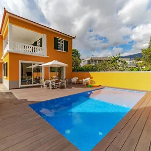 The Yellow House By Lovelystay Holiday home Funchal (Madeira)
